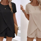 Ensemble deux pièces pour femme composé d'un haut asymétrique et d'un short, couleur unie